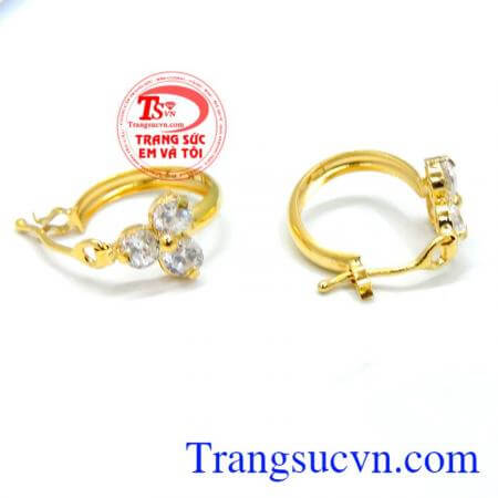 Hoa tai vòng vàng chất lượng.