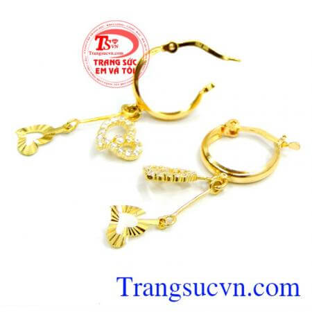 hoa tai vàng trái tim nhỏ nhỏ xinh xinh,đáng yêu là món trang sức quý giá không thể thiếu của người phụ nữ,