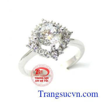 Nhẫn vàng trắng nữnhập khẩu đảm bảo chất lượng.