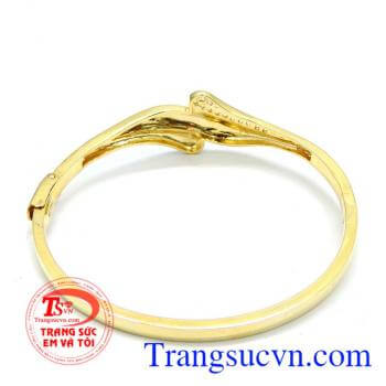 Chất lượng đảm bảo uy tín, khách hàng ưa chuộng nhiều năm. Vòng tay vàng hạnh phúc