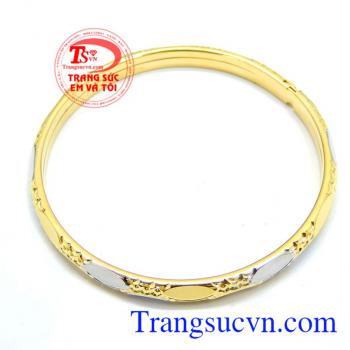 Vòng nữ vàng đẹp,Chiếc vòng tay tròn vàng phay sáng với những đường cong bán nguyệt tinh tế và sắc nét.