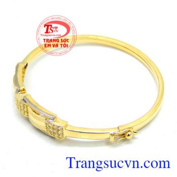 Vòng vàng dành cho nữ món quà cho tình yêu của mình yêu thương. Chiếc vòng vàng bắc cầu tình yêu