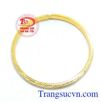 Vòng trong vàng sáng sáng chiếc Vòng tay vàng sang trọng dành cho nữ.