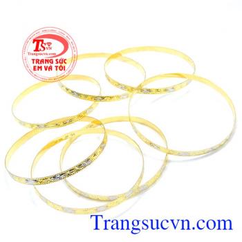 Kiểu dáng hiện đai theo xu hương thời trang. Vòng tuần vàng ngôi sao