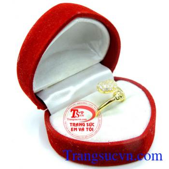 Nhẫn nữ bảo hành 6 tháng giao toàn quốc, thanh toán an toàn. Nhẫn vàng trái tim mới
