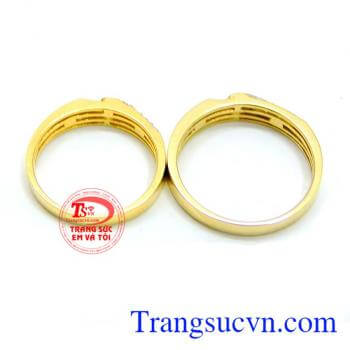 Nhẫn cưới chong chóng tình yêu