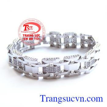 Chất lượng vàng làm lắc tay đảm bảo Lắc tay vàng trắngLắc tay là món trang sức vàng được phái mạnh ưa chuộng đeo ở cổ tay trái hoặc tay phải.