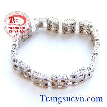 Phái mạnh ưa chuộng đeo ở cổ tay trái hoặc tay phải. Lắc tay vàng trắng