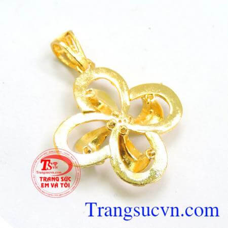 Mặt dây chuyền hoa dịu dàng