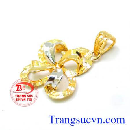 Mặt dây chuyền hoa dịu dàng