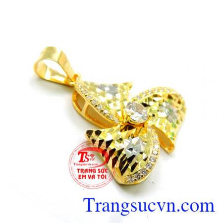 Mặt dây chuyền hoa sang trọng