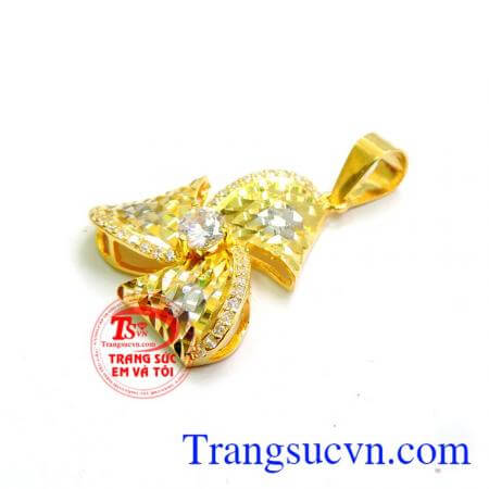 Mặt dây chuyền hoa sang trọng