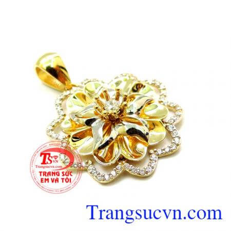 Mặt dây hoa thời trang sang trọng