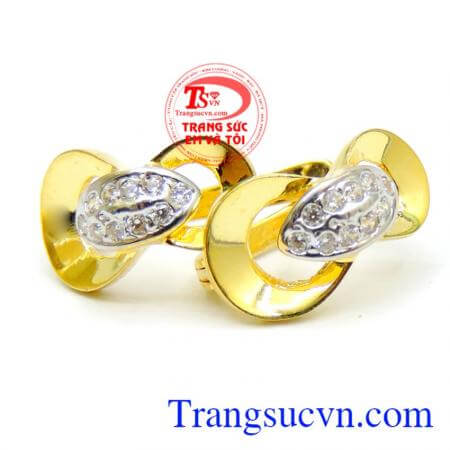 Đôi Hoa tai vàng duyên dáng dành riêng cho phái đẹp,Hoa tai vàng duyên dáng là hoa tai bằng vàng 10k thiết kế với thợ kim hoàn lành nghề và kinh nghiệm nhiều năm,