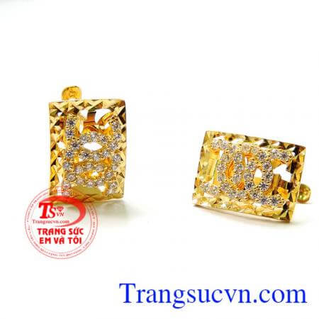 Đôi Hoa tai vàng theo logo Chanel với những nét phay sáng,hao tai vàng chất lượng vàng đảm bảo.