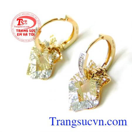 Bông tai vàng dành cho phái đẹp thương hiệu trang sức Em và Tôi đảm bảo về chất lượng vàng.