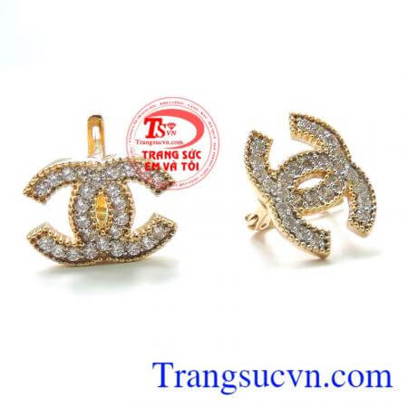 Hoa tai vàng 18k chanel là món quà ý nghĩa dành tặng người thân thương.