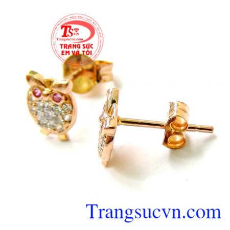 Hoa tai vàng hồng xinh chạm khắc tinh xảo.