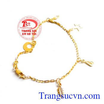 Lắc tay dành cho nữ sản phẩm đảm bảo chất lượng vàng, thiết kế và chế tác tinh tế, lắc tay vàng tây đường nét sáng bóng,bền đẹp, đeo lắc tay vàng tây hợp thời trang, khách hàng nhiều năm liền bình chọn