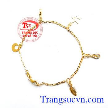 Lắc tay dành cho nữ sản phẩm đảm bảo chất lượng vàng, thiết kế và chế tác tinh tế, lắc tay vàng tây đường nét sáng bóng,bền đẹp, đeo lắc tay vàng tây hợp thời trang, khách hàng nhiều năm liền bình chọn
