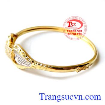 Kết nối tình yêu vòng vàng ,vòng tay vàng đeo hợp thời trang.