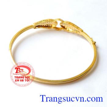 Vòng tay vàng đeo hợp thời trang. Vòng tay tâm đầu ý hợp