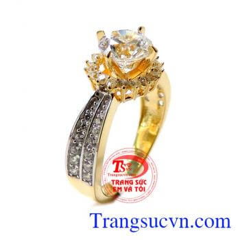 Với thiết kế tinh tế và đẳng cấp. Nhẫn gắn đá đẹp nữ vàng