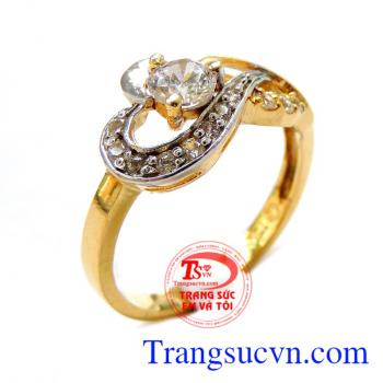 Nhẫn quả tim nóng Nhẫn nữ được khách hàng ưa chuộng.