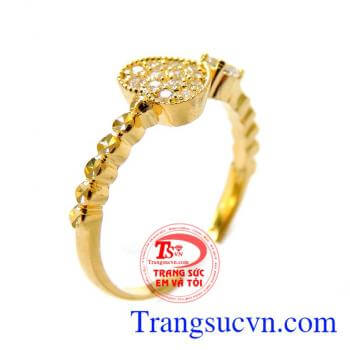 Là sản phẩm được nhiều phái nam lựa chọn để tặng cho người mình yêu thương. Nhẫn vàng trái tim chung thủy