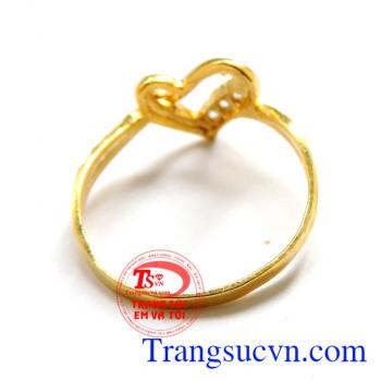 Trái tim vàng nhẫn nữ là sản phẩm được nhiều phái nam lựa chọn để tặng cho người mình yêu thương. 