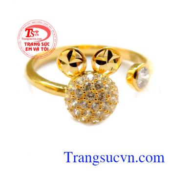 Nhẫn kiểm hello kity Với thiết kế tinh tế và đẳng cấp, nhẫn nữ gắn kim trắng.