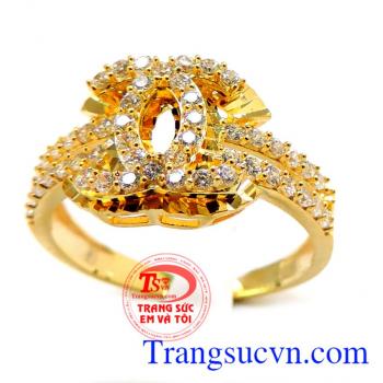 Nhẫn vàng Chanel đính đá, Với thiết kế tinh tế và đẳng cấp.
