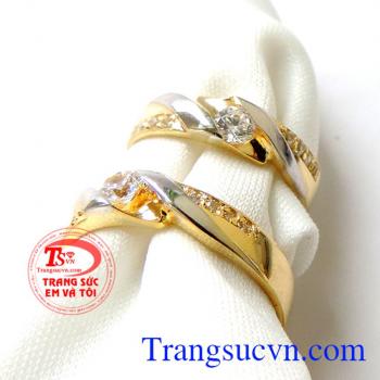 Nhẫn cưới vàng độc đáo