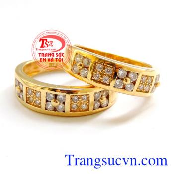 Nhẫn vàng 18k kết trái yêu thương