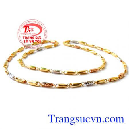 Dây chuyền đa dạng mẫu dây vàng và kiểu phù hợp mọi lứa luổi có thể đeo làm tôn lên sự tinh tế và lịch lãm cho bản thân