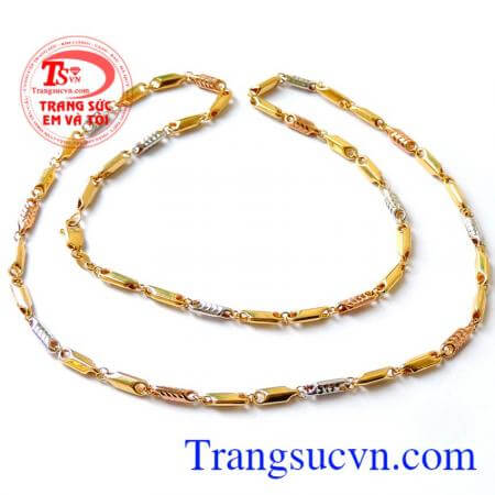 Dây chuyền nam vàng hai màu 18k được thiết kế tỉ mỉ, sang trọng
