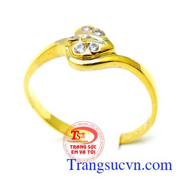 nhẫn nữ vàng tây,được thiết kế tinh tế. 