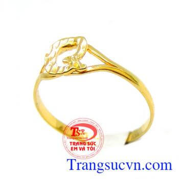 Nhẫn nữ chữ Q nhẫn nữ vàng tây,được thiết kế tinh tế. Nhẫn nữ chữ Q