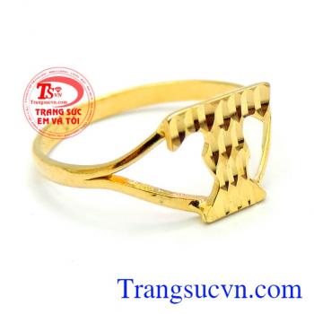 Nhẫn nữ chữ T chất lượng vàng được đảm bảo uy tín.