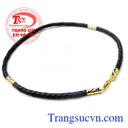 Dây da được bện lại với nhau trông nổi bật và trẻ trung, Dây da bọc vàng