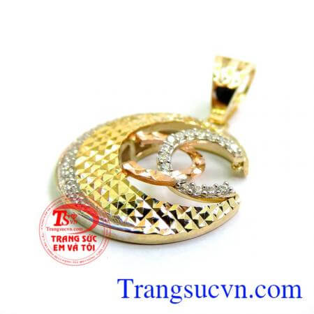 Mặt trăng Chanel mặt dây chuyền được phái đẹp yêu thích và lựa chọn.