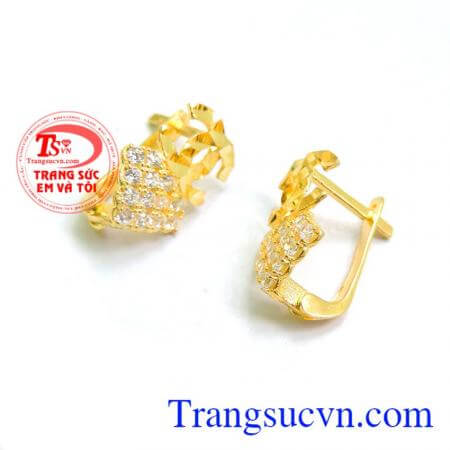 Hoa tai vàng 10k cho nữ tính hiện đang được nhiều phái đẹp yêu thích và chọn lựa.