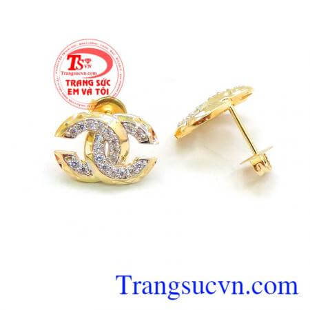 Hoa tai vàng Chanel logo khách hàng ưa chuộng khi sử dụng sản phẩm là món quà ý nghĩa dành cho phái đẹp,