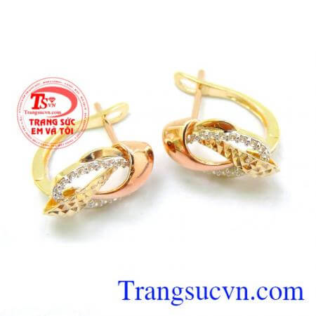 Cặp bông tai vàng hồng đẹp dành cho nữ với mong muốn làm tôn lên vẻ đẹp của người đeo.