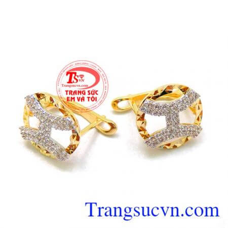 Hoa tai nữ vàng H đá kết cầu kỳ với đường nét tinh tế và sáng bóng.