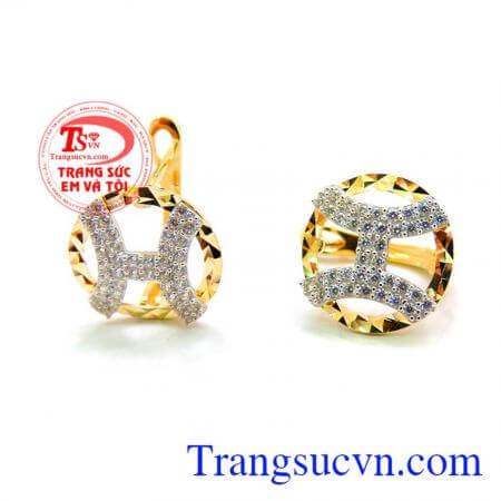 Hoa tai nữ vàng H là món quà tặng cho phái đẹp được ưa thích