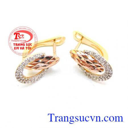 Hoa tai vàng hai màu với thiết kế ôm sát tai,hoa tai vàng màu hồng và vàng màu vàng, kết đá, chất lượng đảm bảo uy tín,bảo hành 6 tháng.