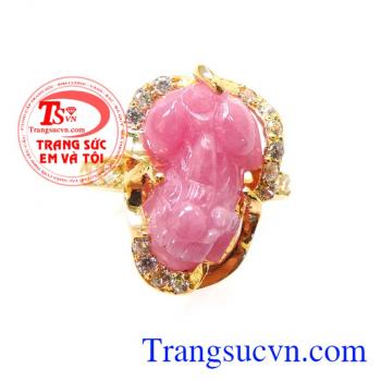 Nhẫn vàng tỳ hưu ruby Nhẫn vàng màu tinh tế gắn tỳ hưu đá thiên nhiên,mang lại may mắn và hộ mệnh