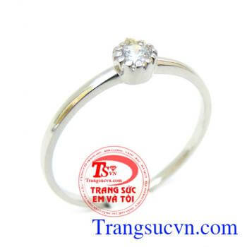 Nhẫn vàng trắng nữ mặt trời món quà ý nghĩa dành cho phái đẹp,Nhẫn vàng trắng nữ mặt trời chất lượng vàng đảm bảo,vàng trắng nguyên chất từ trong ra ngoài kết đá kim nhân tạo sáng,bảo hành 6 tháng