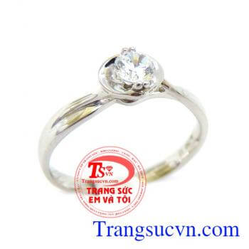 Nhẫn nữ vàng tây chế tác tinh tế mang đến những đường nét sáng,bóng bền đẹp cho chiếc nhẫn nữ đeo hợp thời trang,chất lượng vàng được đảm bảo uy tín. Khách hàng ưa chuộng sản phẩm nhẫn nữ vàng tây bền đẹp.
